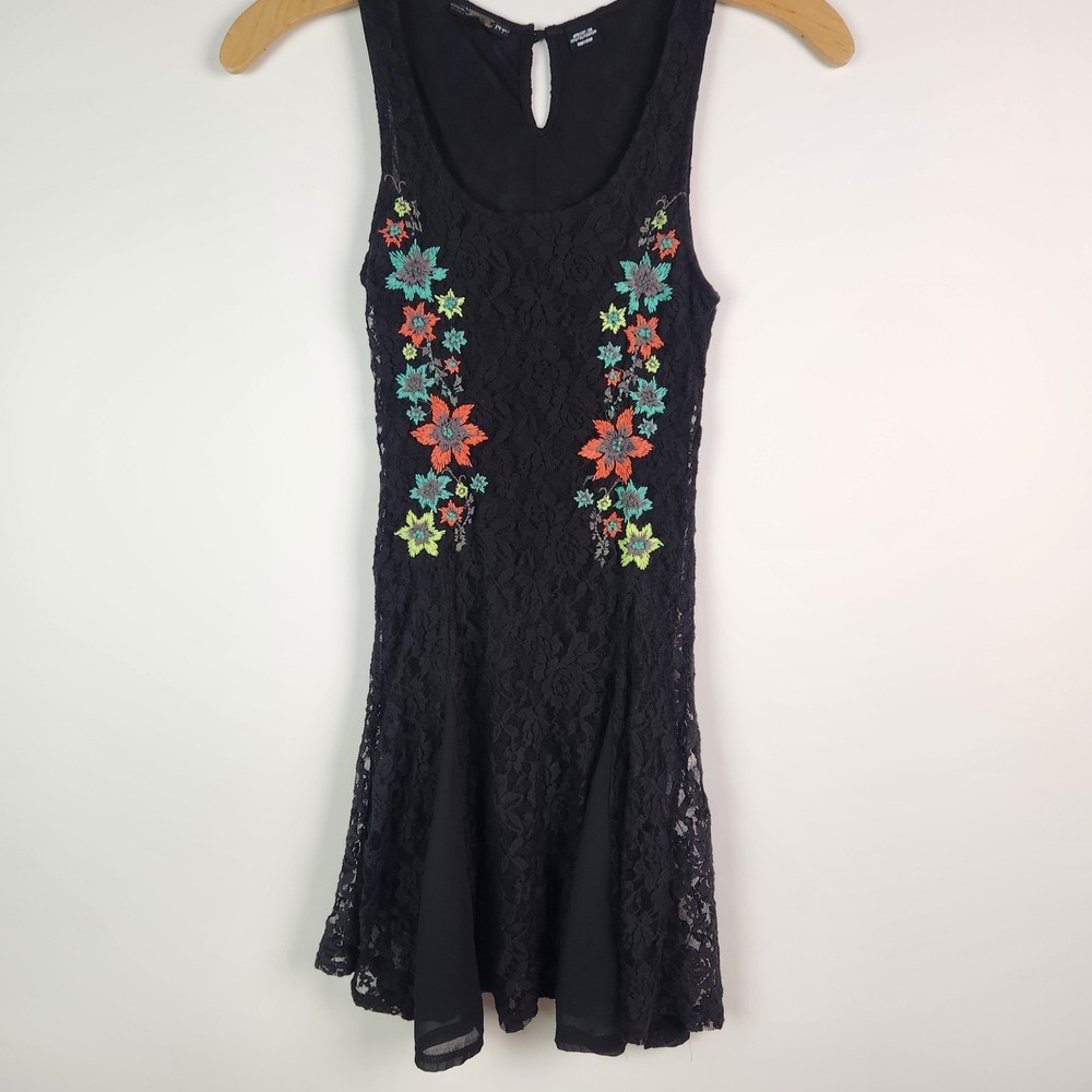 Miss Me Women's Size Small Floral Lace Embroidered Swing Mini Dress Black